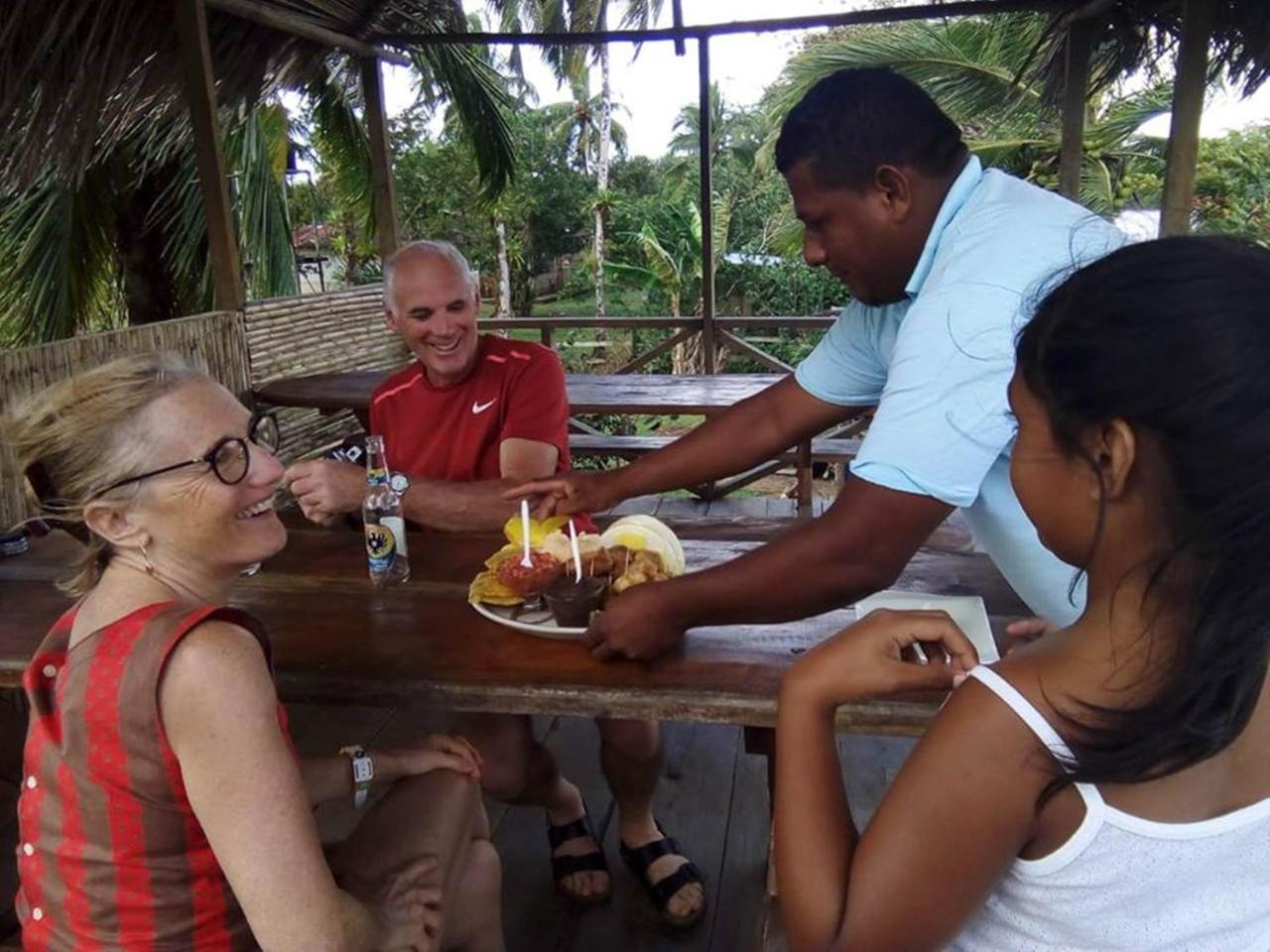 Tapir Lodge Santa Rita  Exteriör bild